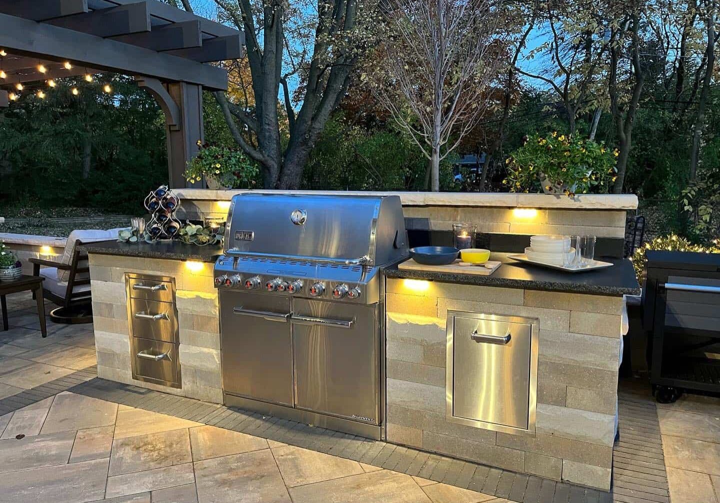 Elevate your outdoor living with a custom-designed outdoor kitchen, where culinary delights meet al fresco entertainment, creating a seamless blend of form and function. From built-in grills, smokers and pizza ovens and a collection of drawers and doors, our outdoor kitchens have endless options. 